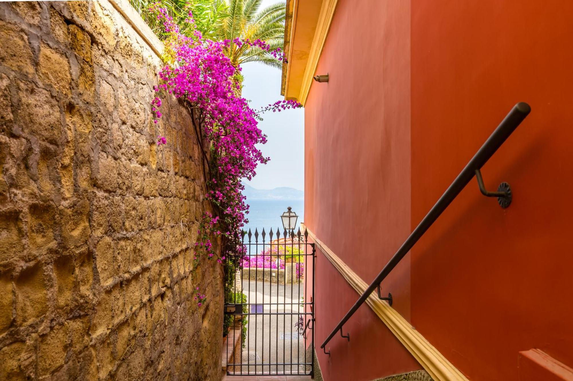 Villa Dolcevita With Parking By Napoliapartments Nápoles Exterior foto